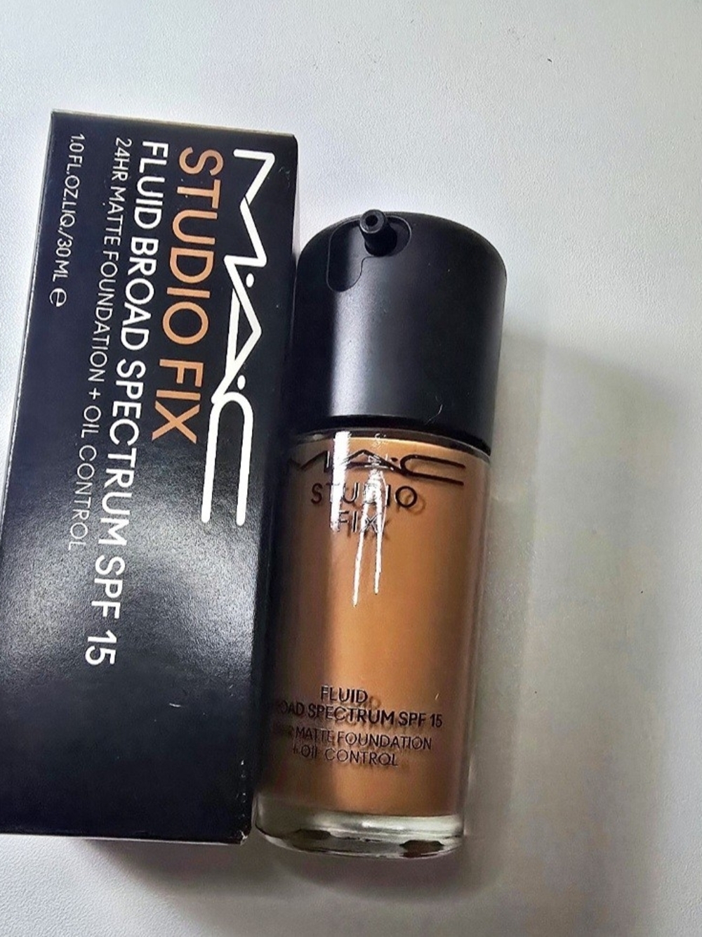 MAC Cosmetics Studio Fix Fluid NW44 Liquid Foundation - Natural Tan (NW44)